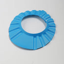 Touca de banho macia e ajustável para bebês, ideal para lavar o cabelo e proteger as orelhas das crianças.